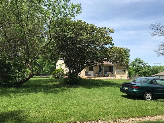 2nd image of 1215 Queenie Ln