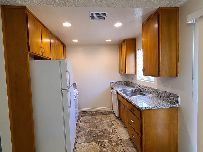 6424 Athol Ave #B — Photo 16
