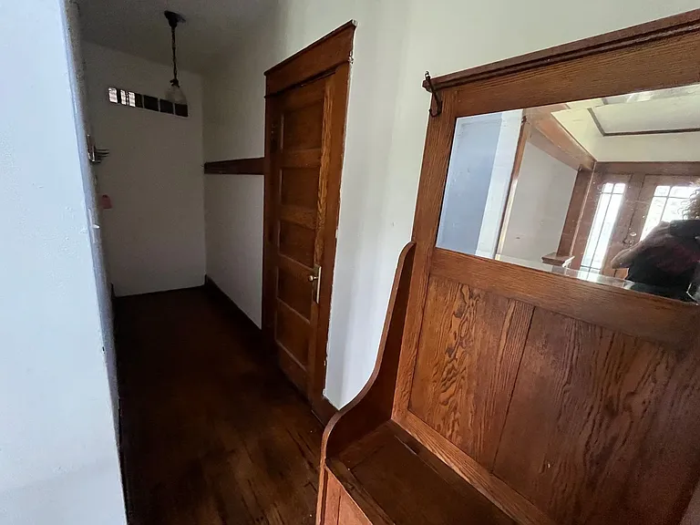 324 E 2nd St — Photo 50