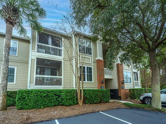 4th image of 1600 Long Grove Dr Unit 726