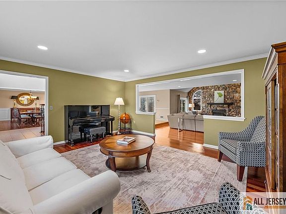 5th image of 21 Drinking Brook Rd