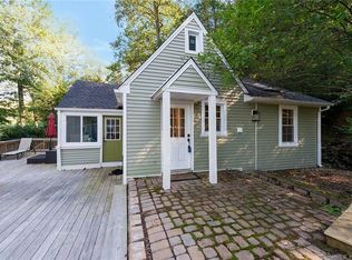 107 Edgelake Dr, Sandy Hook, CT 06482