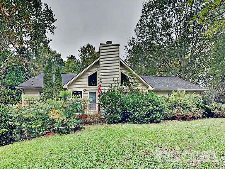 4930 Heritage Valley Dr — Photo 1