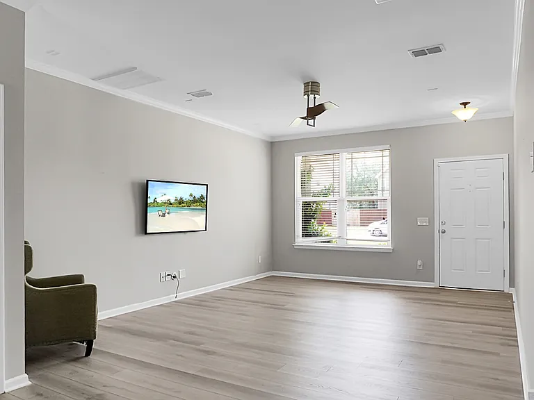 243 Oglethorpe Cir — Photo 3