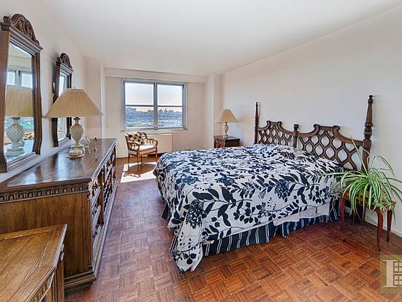 5th image of 555 Kappock St APT 11T