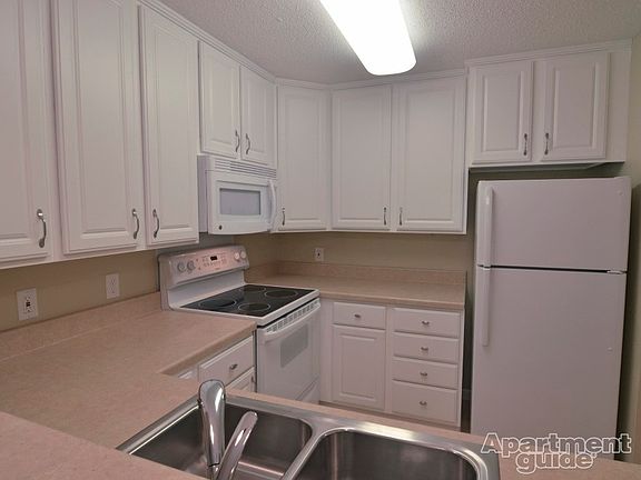 2nd image of 2821 Cutters Grove Ave APT 101