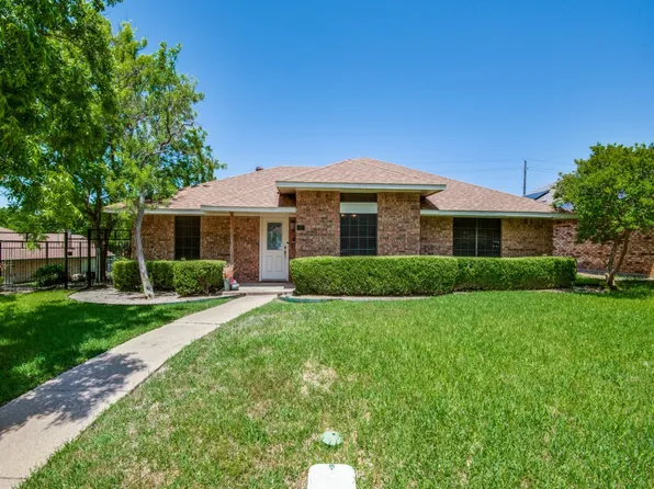 600 Hillside Dr, Cedar Hill, TX 75104