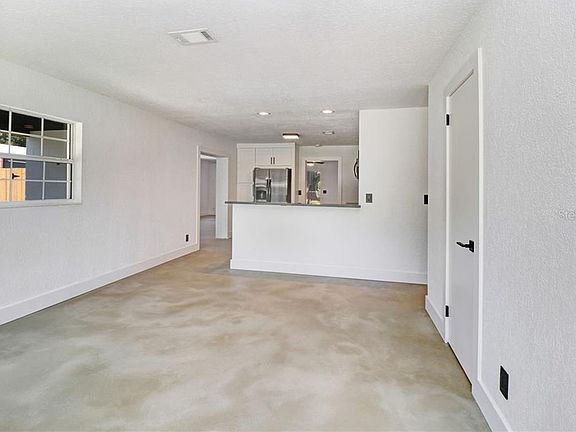4th image of 6301 S Cameron Ave