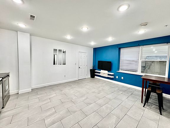 3rd image of 925 N Broad St #2C