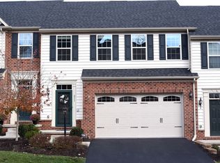 211 Noble Woods Dr, Coraopolis, PA 15108