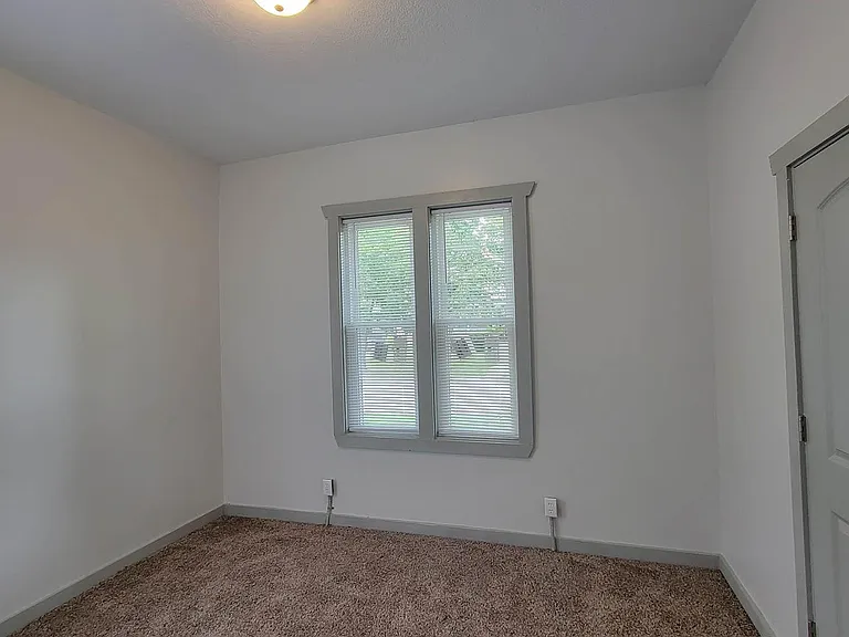 717 Huffman St — Photo 9