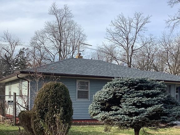 3rd image of 303 Oakview Ave