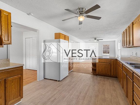 5th image of 303 Tarheel Dr