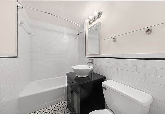 5th image of 454 W 25th St #1G