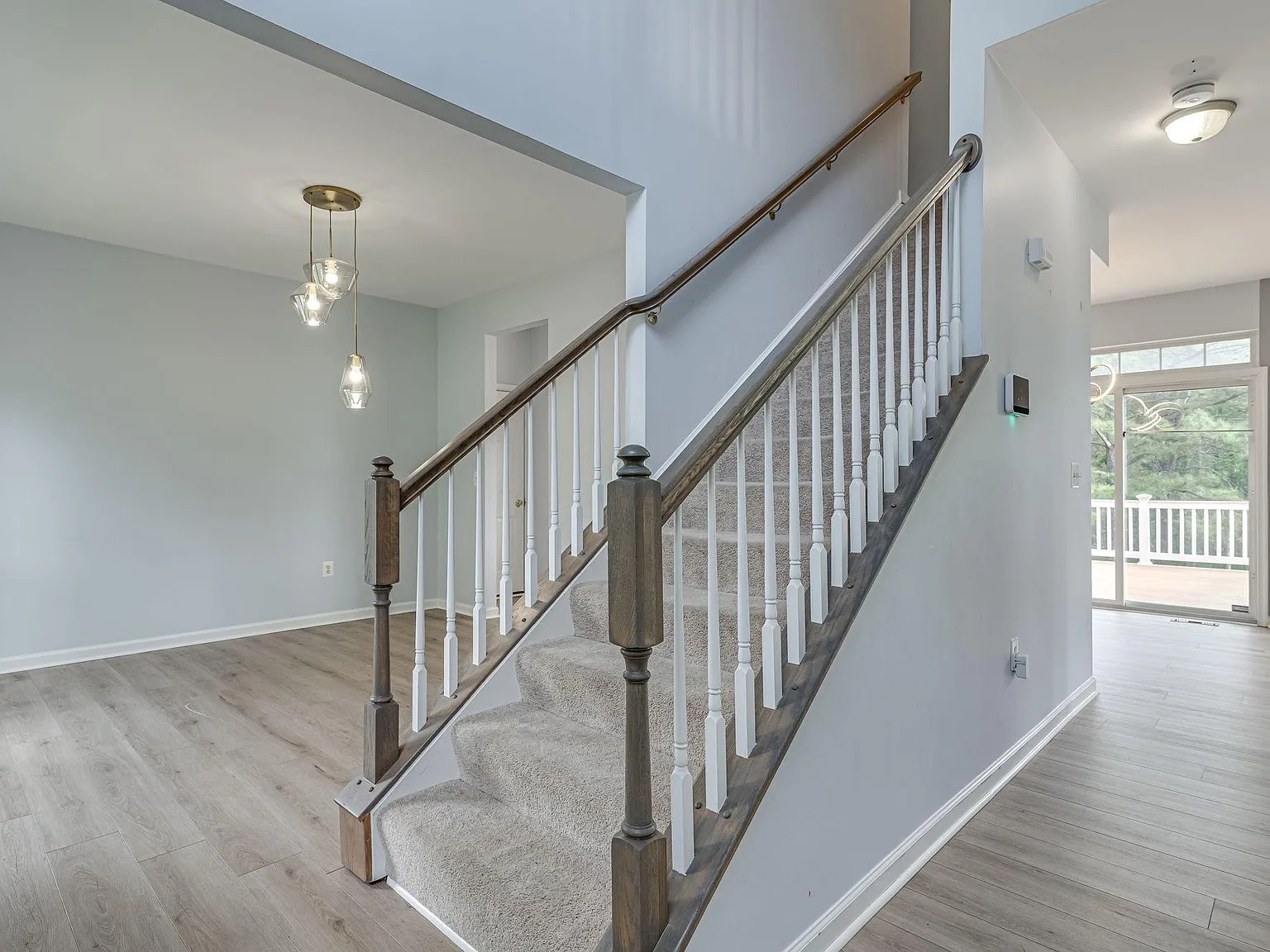 4 bed, 3.5 bath, 2272 sqft, $3,950 — Photo 4