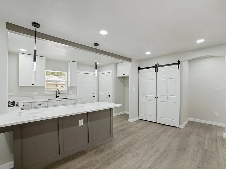 703 W Rosewood Ave — Photo 8