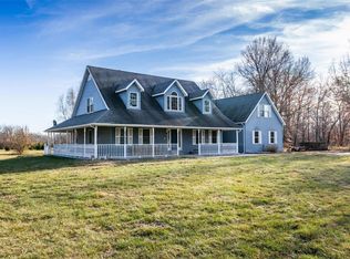 2020 Bluebird Ln, Highland, IL 62249