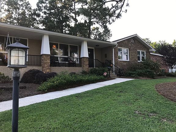 3rd image of 704 Dogwood St