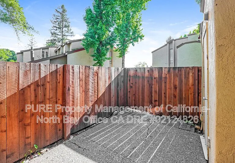 42 Redwood Ct — Photo 24