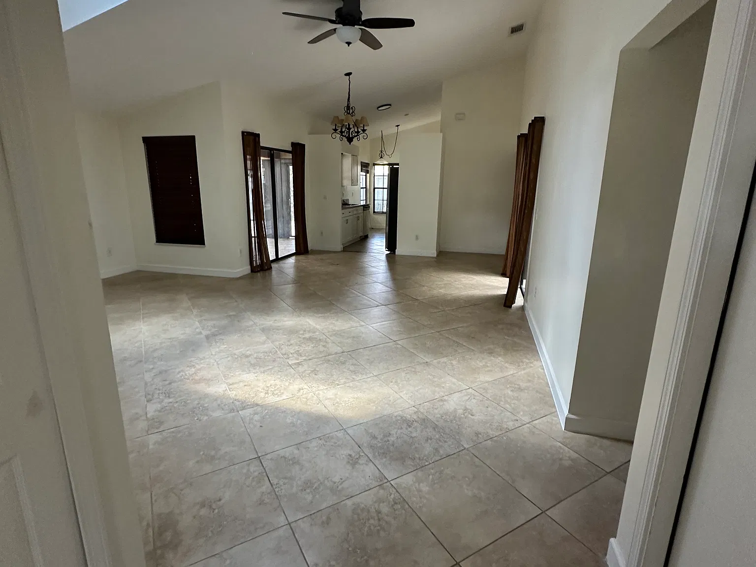 3 bed, 1396 sqft, $2,800 — Photo 2