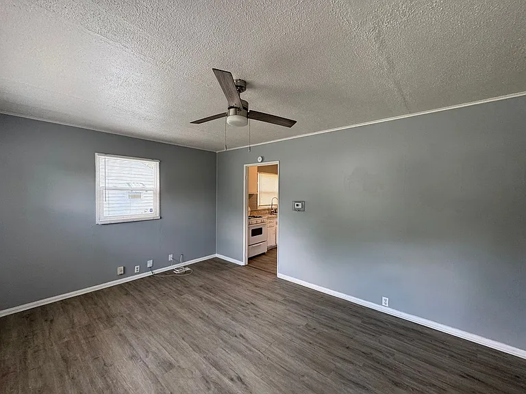 2029 N Goodlet Ave — Photo 2