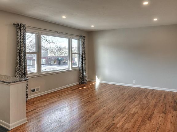 3rd image of 2805 S 107th Ave