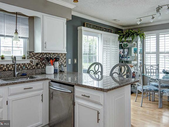4th image of 316 Catalano Ln
