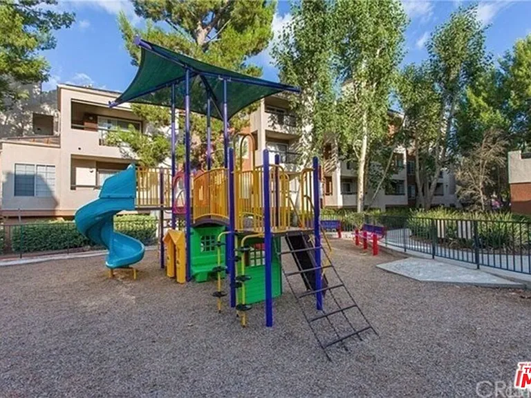 21520 Burbank Blvd #313 — Photo 20