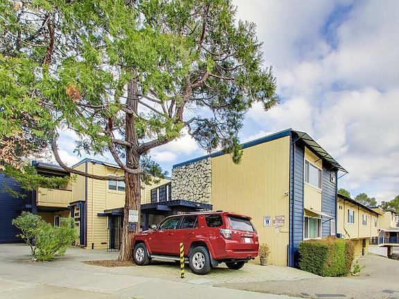 3rd image of 698 N Santa Cruz Ave APT 8