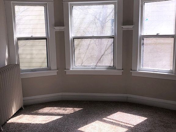 3rd image of 588 Lawson Ave E