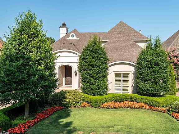 2nd image of 40 Vigne Blvd