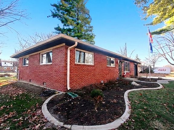 4th image of 1119 E Cragmont Dr