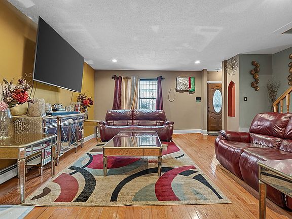 4th image of 5109 69th St