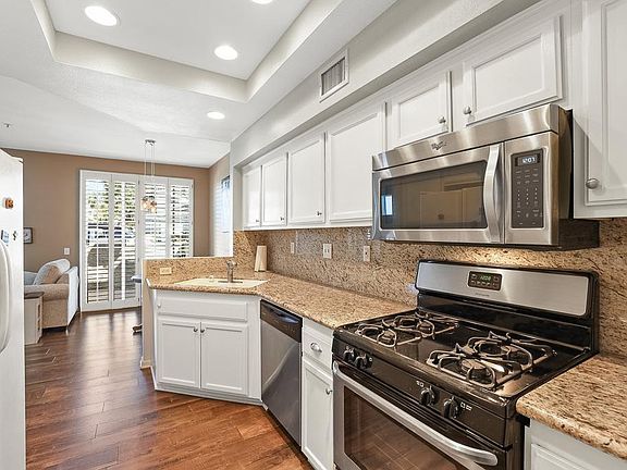 4th image of 26 Carlsbad Ln
