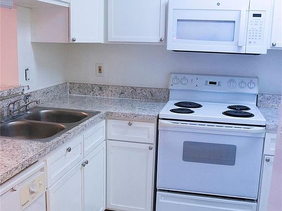 3rd image of 1802 Northlake Dr #1802