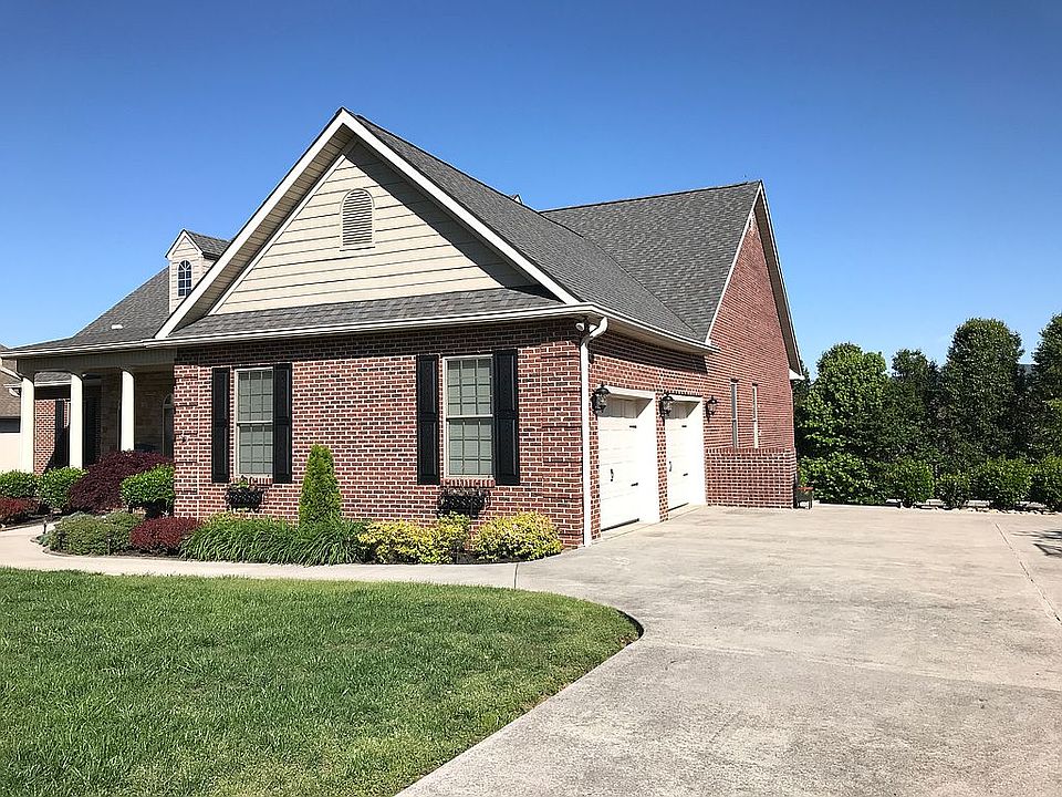 2nd image of 1127 Stonehenge Dr
