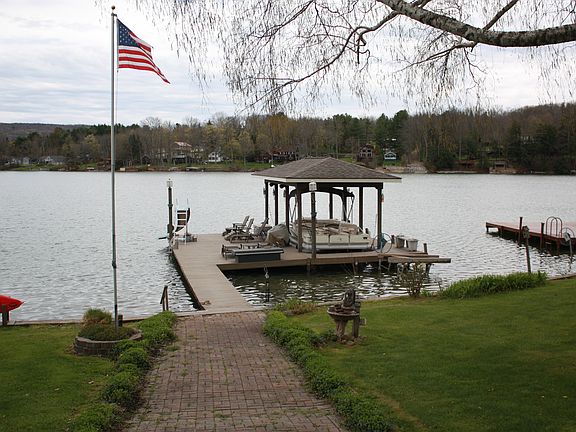 Covered dock from deck