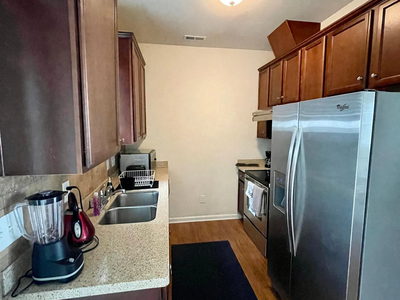 3 bed, 3.5 bath, 1472 sqft, $980 — Photo 3