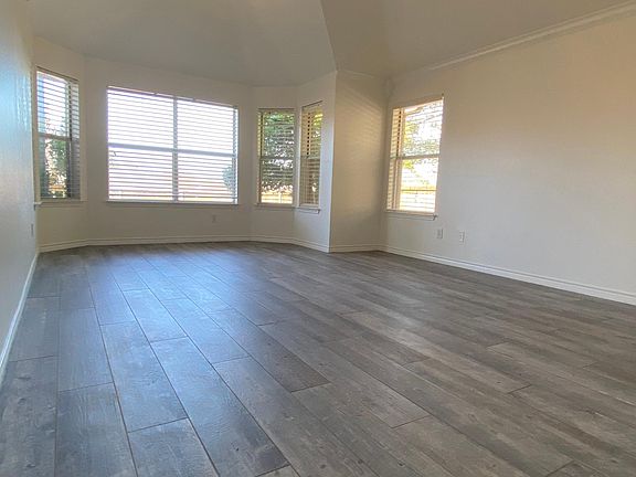 5th image of 609 Mossycup Oak Dr