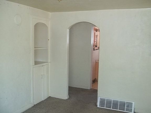 4th image of 1940 E 12th St