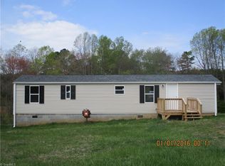 1090 Knobview Ln, Pilot Mountain, NC 27041