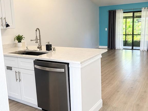 5th image of 223 Creekside Way