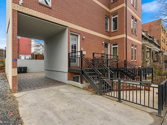 2nd image of 915 3rd St NE