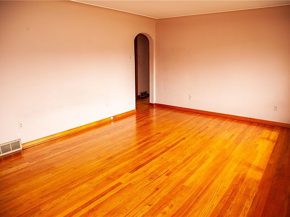 5th image of 690 Circle Dr