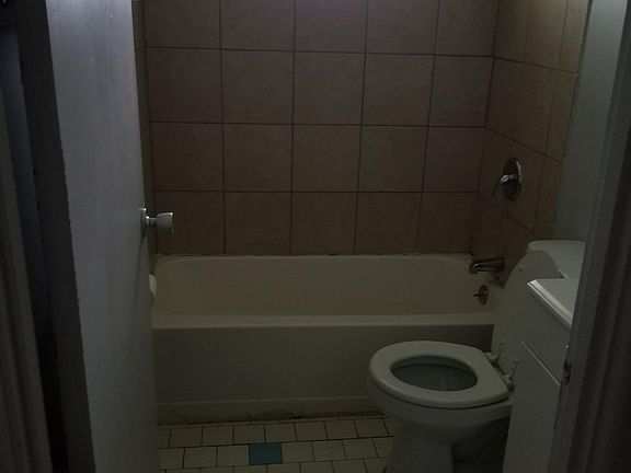 3rd image of 245 Dundee Cir