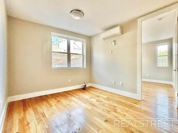 308 Park Avenue image 2 of 6