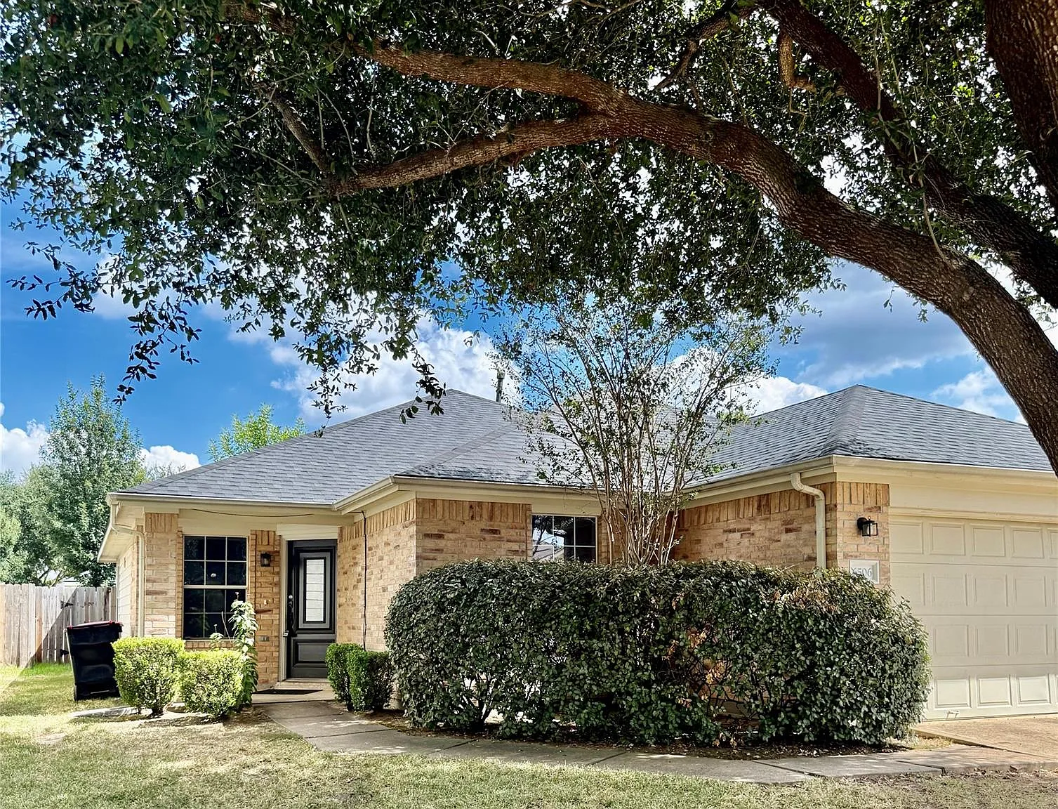 3 bed, 2.0 bath, 1574 sqft, $1,950 — Photo 1
