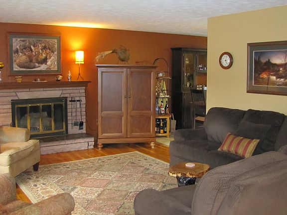 LR w/wood fireplace
