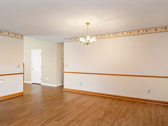 5th image of 7 Willow Wood Ct