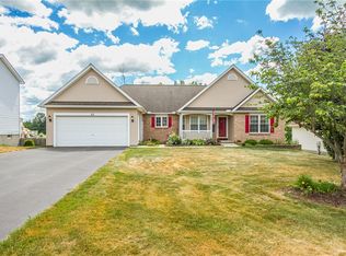 22 Royce Dr, Churchville, NY 14428
